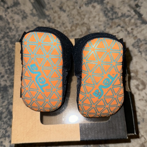 NEW TEVA INFANTS EMBER MOC. - Picture 7 of 9